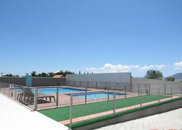 Apartamento Na Palhoca, Com Vista Para O Mar, Proximo A Mercados, Padarias E Farmacias.