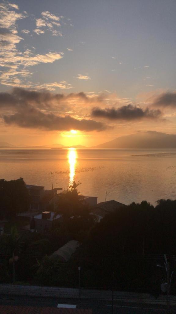 Na Palhoca, Com Vista O Mar, Proximo A Mercados, Padarias E Farmacias.