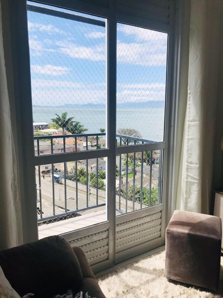 Na Palhoca, Com Vista O Mar, Proximo A Mercados, Padarias E Farmacias. *