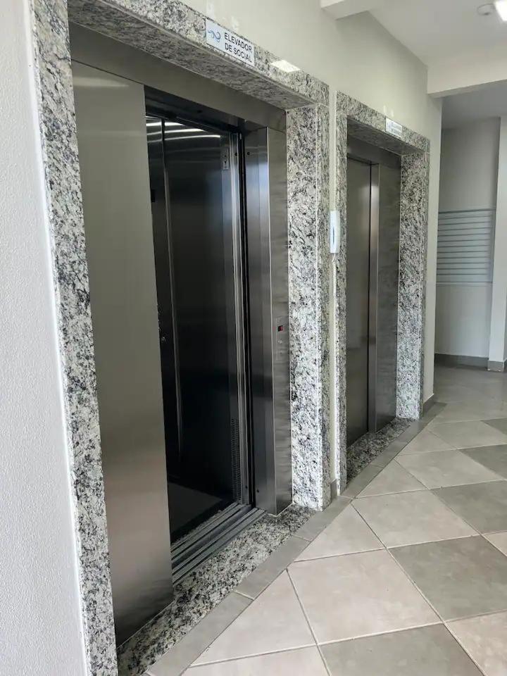 Na Palhoca, Com Vista O Mar, Proximo A Mercados, Padarias E Farmacias. Apartment *